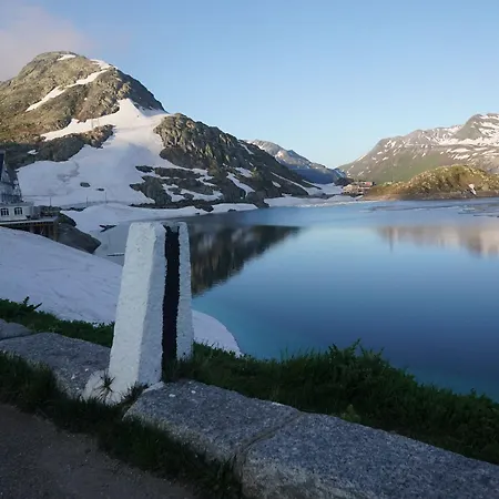 Grimsel Passhoehe Hotel