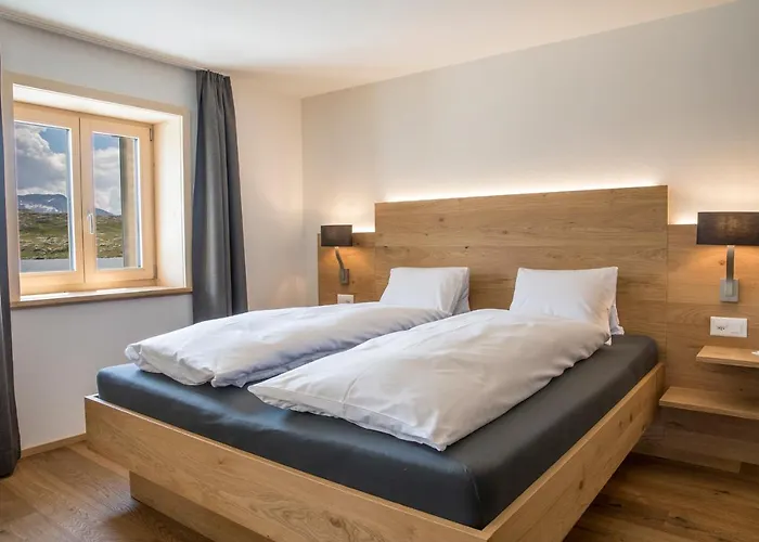 Grimsel Passhoehe Hotel