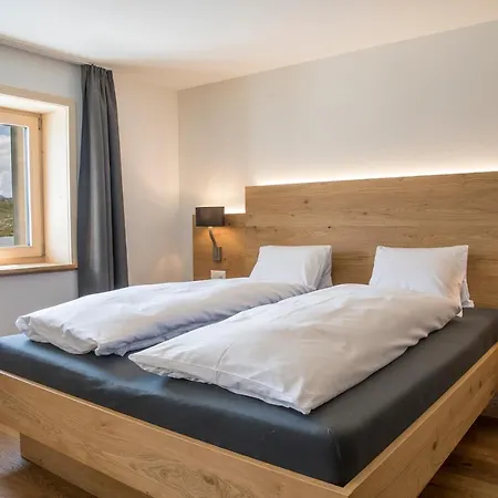 Grimsel Passhoehe Hotel