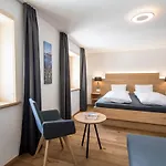 Отель Grimsel Passhoehe Обервальд
