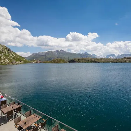 Grimsel Passhoehe Hotel