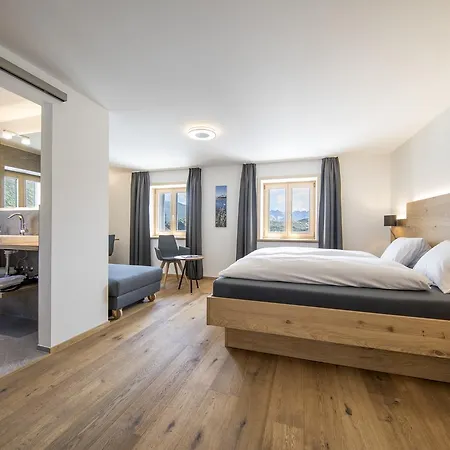 Grimsel Passhoehe Hotel